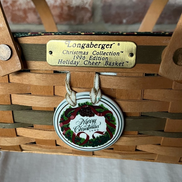 Longaberger 1996 Holiday Cheer Basket - Picture 2 of 10